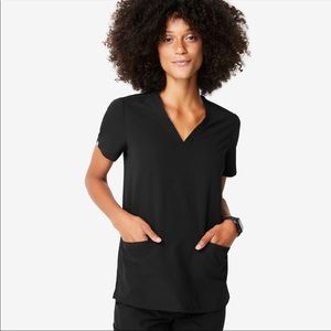 Figs woman’s black casma 3 pocket scrub top
